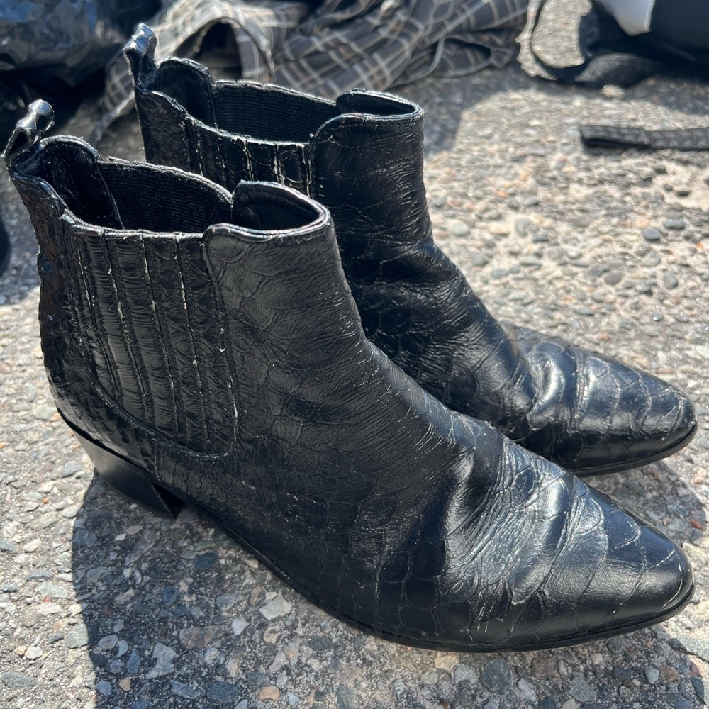 MADE IN NYC BLACK SNAKE SKIN BEATLE BOOT, good cond. 6